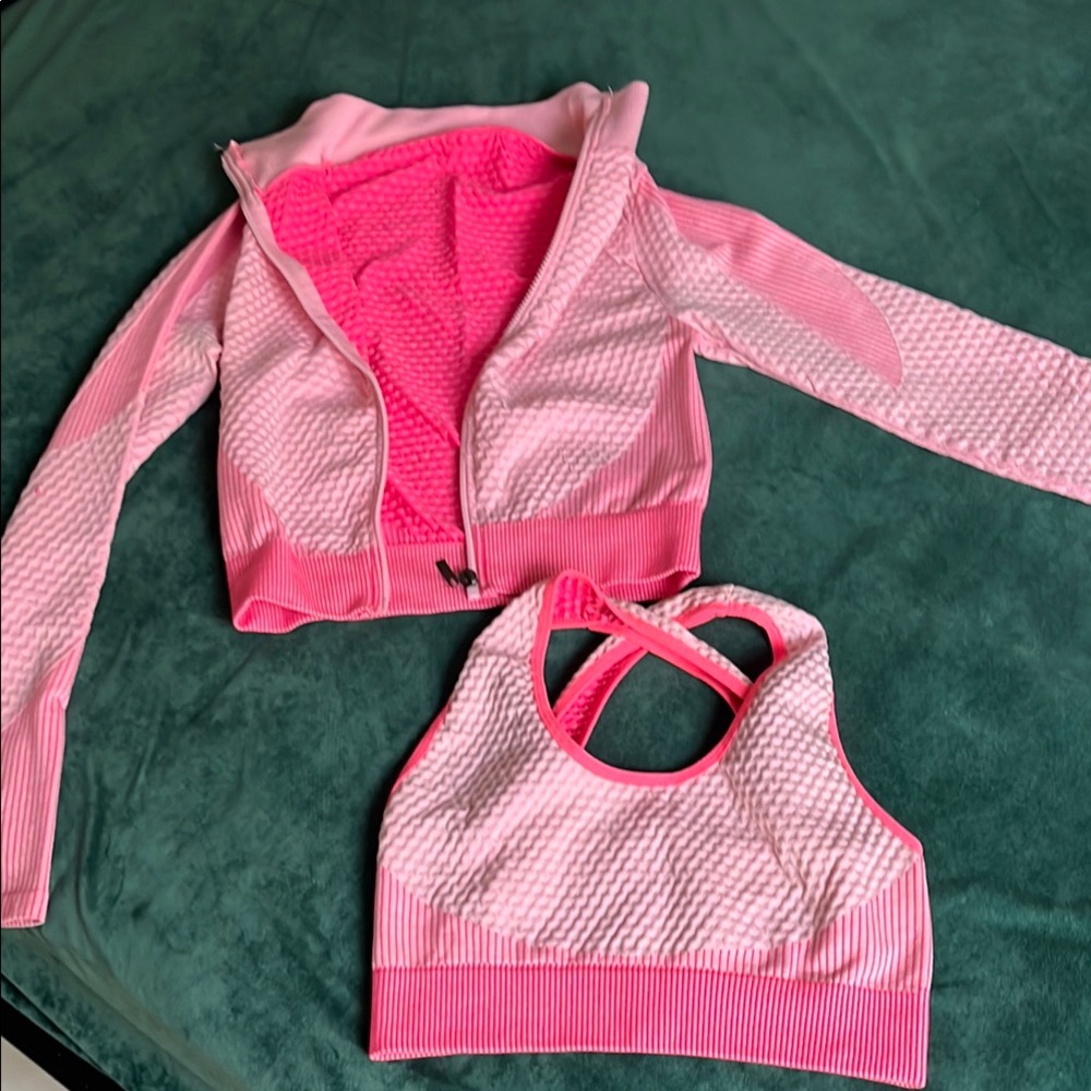 Textured Sport Jacket and Bra Set